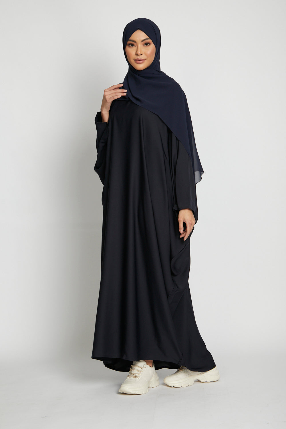 Relaxed Fit Closed Abaya in Navy