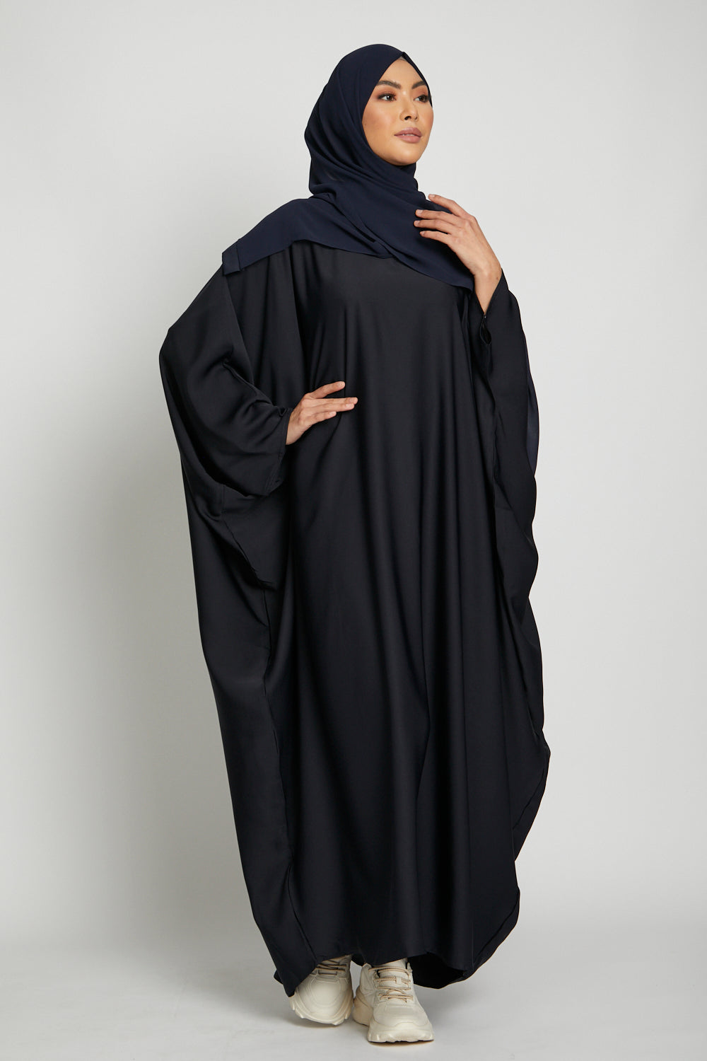 Relaxed Fit Closed Abaya in Navy
