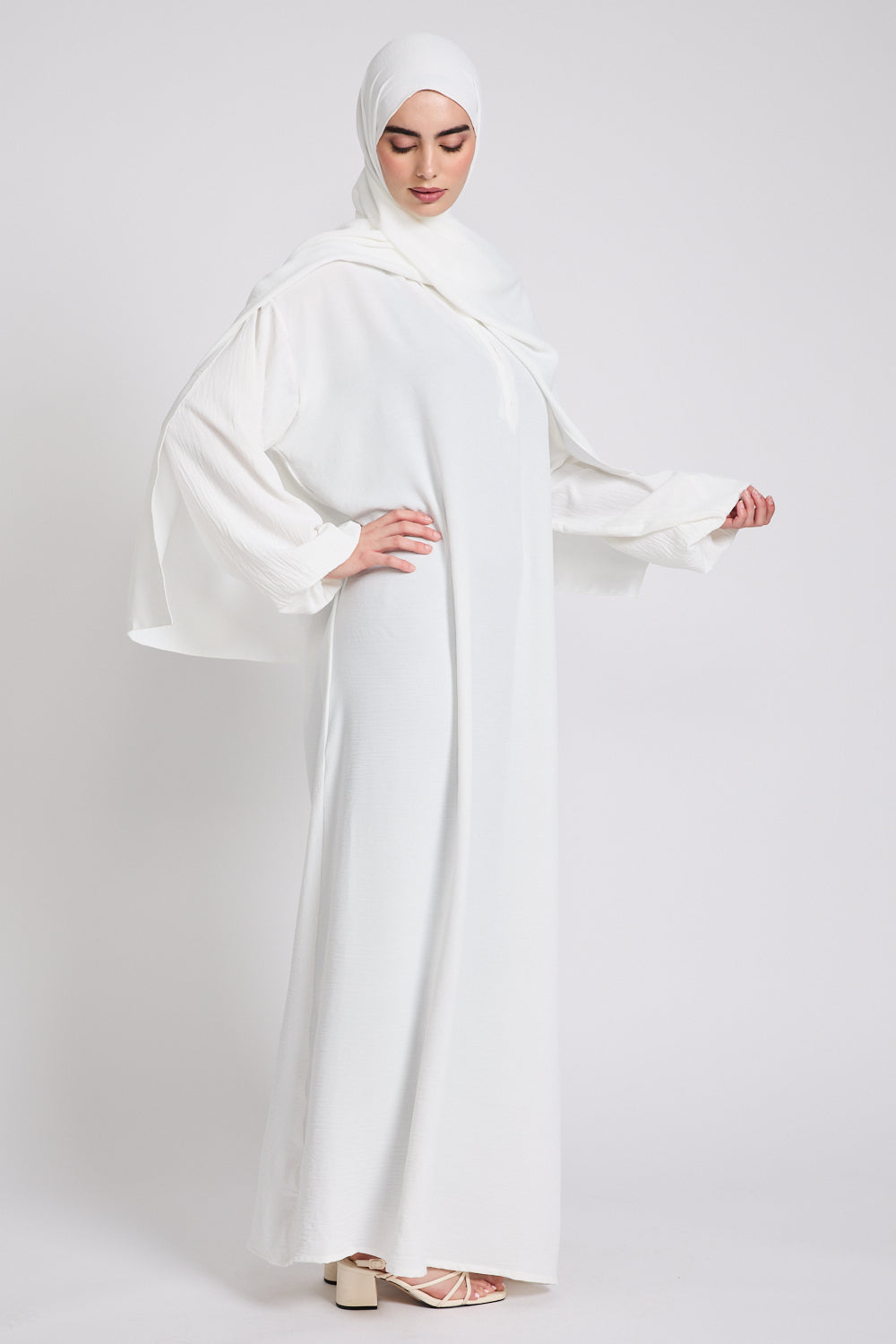 Closed Front Zip Abaya with Hijab – White Pearl