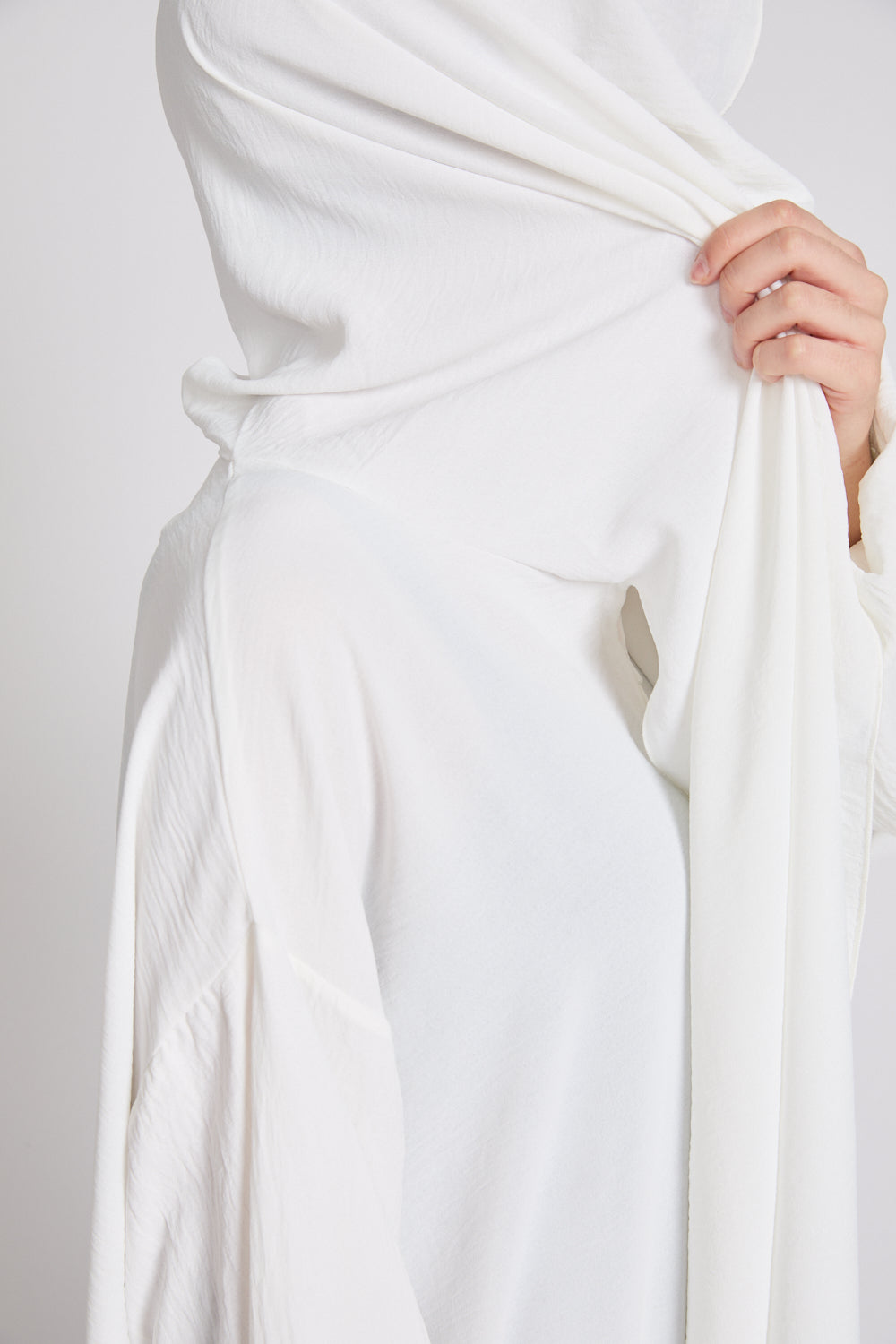Closed Front Zip Abaya with Hijab – White Pearl