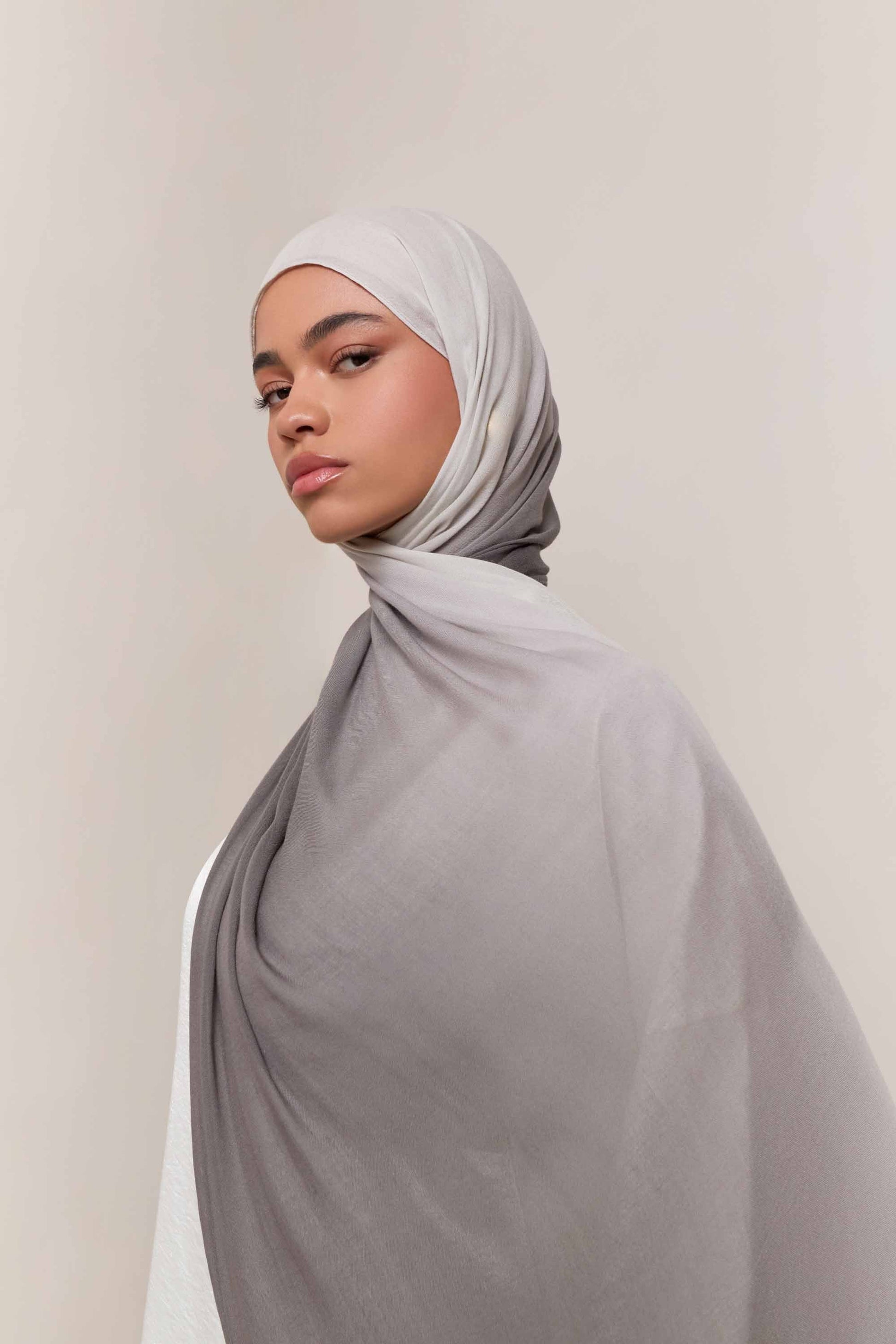 Ombre Modal Hijab – Clay Noir Gradient